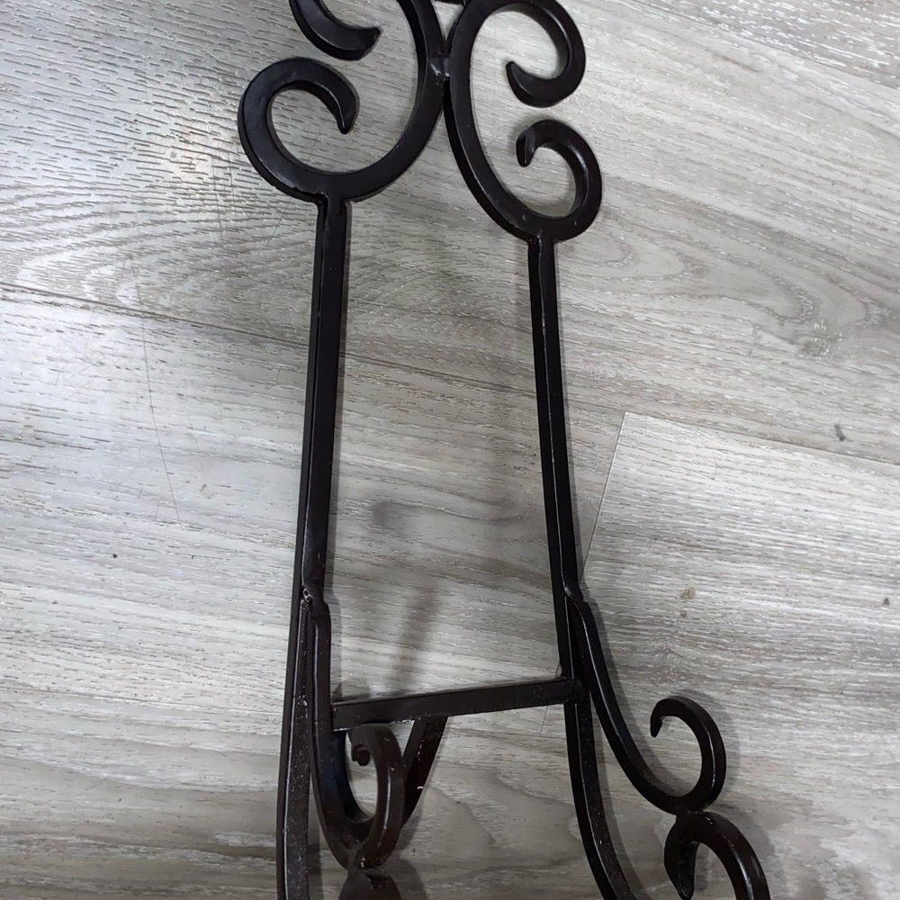 Artistic Brown Metal Display Easel
